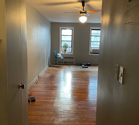 4th image of 429 W 45th St #4