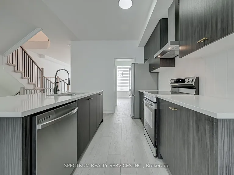 146 Blue Forest Cres — Photo 17