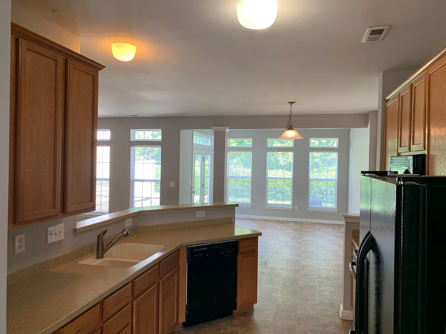 11658 Eastwind Dr — Photo 3