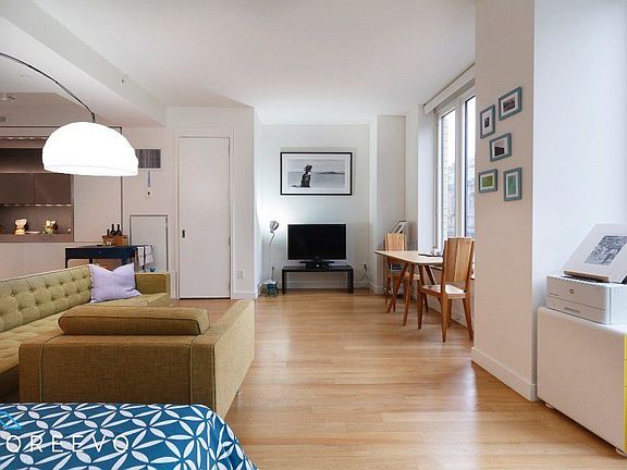 4th image of 15 William St APT 27D