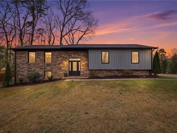 4900 Forest Oaks Dr, Greensboro, NC 27406