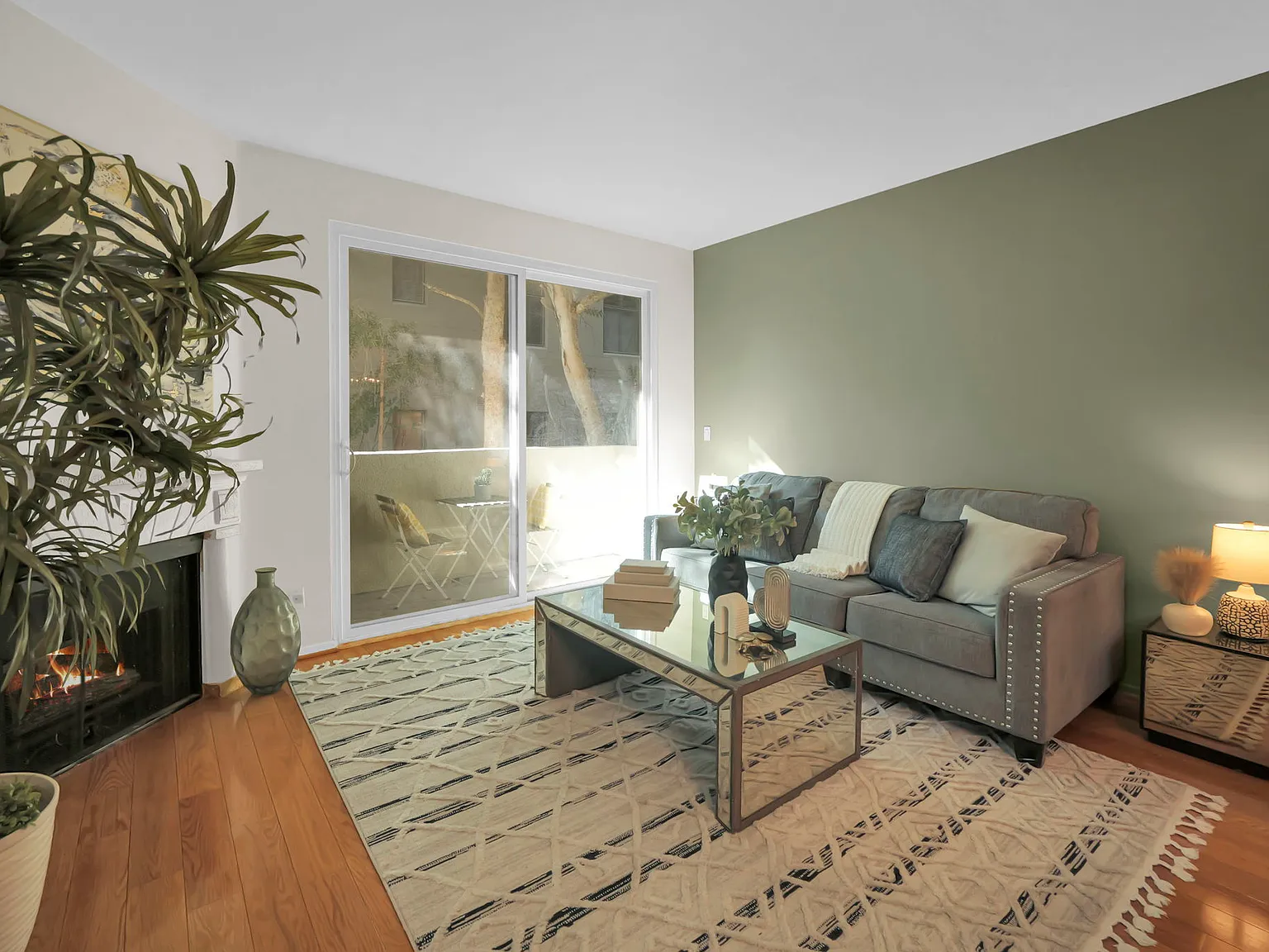 2 bed, 942 sqft, $2,850 — Photo 4