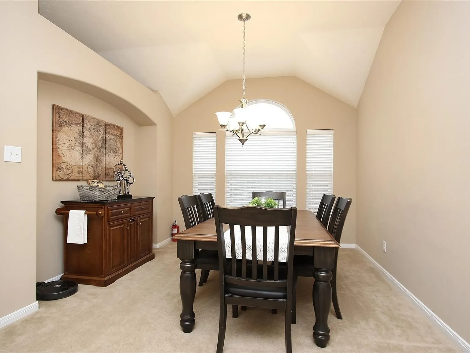 3 bed, 2.5 bath, 1777 sqft, $2,300 — Photo 3