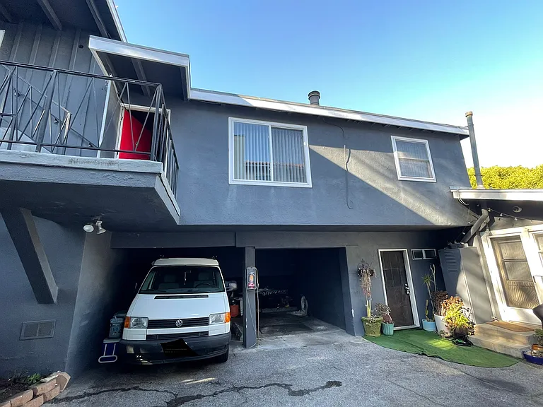One car carport (empty space)