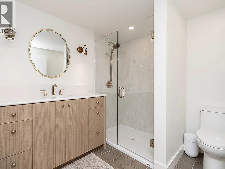 2784 Crescentview Dr — Photo 8
