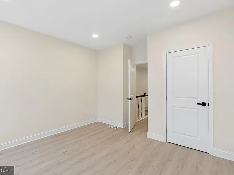 2416 E Hoffman St — Photo 12