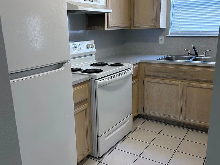 2202 W Elisa Ln #16 — Photo 5