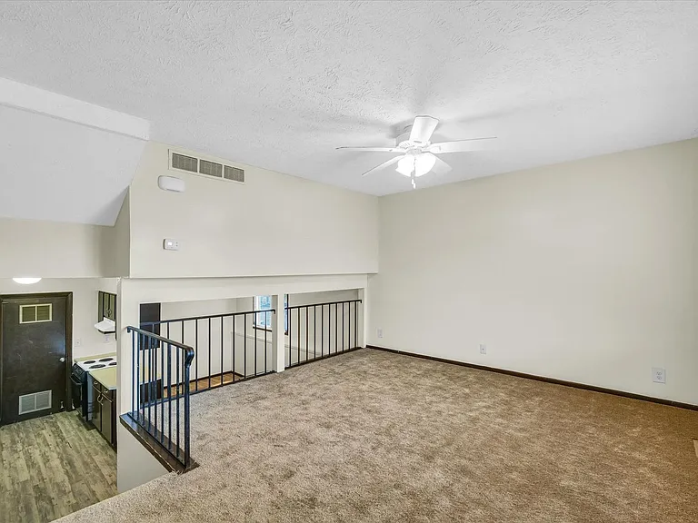 105 N Orr Dr — Photo 43