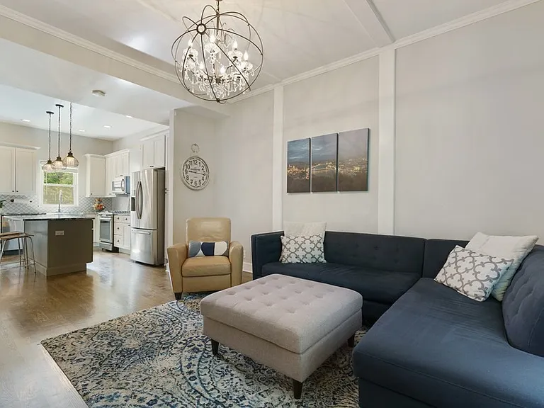 3127 N Kenmore Ave #2 — Photo 2