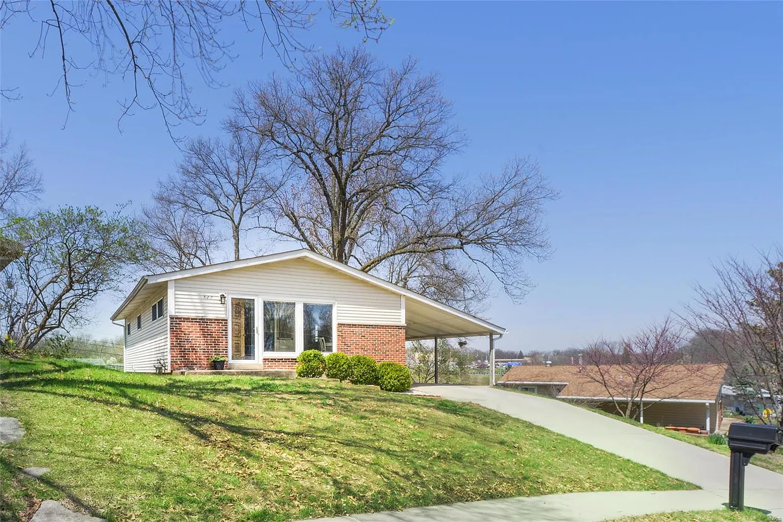 527 Joshua Dr photo 1