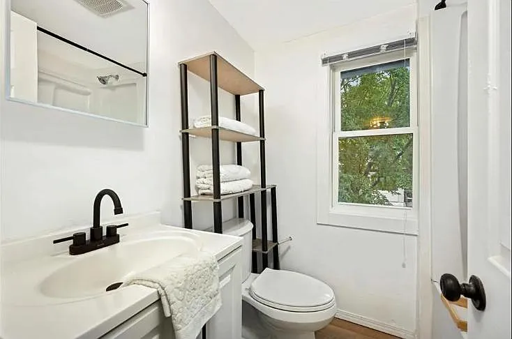 1501 Logan Ave N — Photo 1