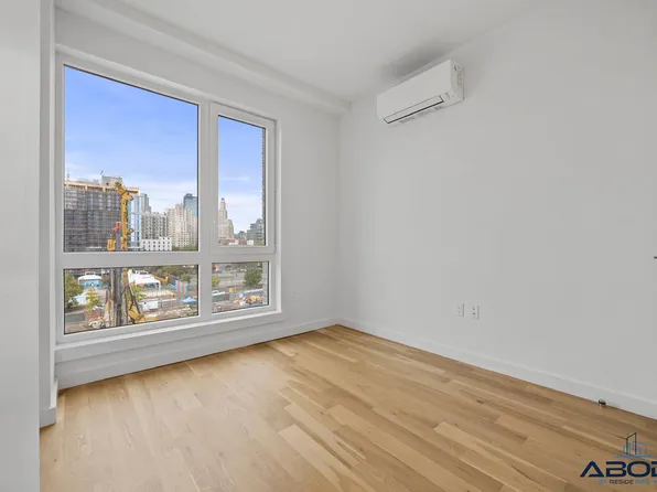 558 Sackett Street image 15 of 24