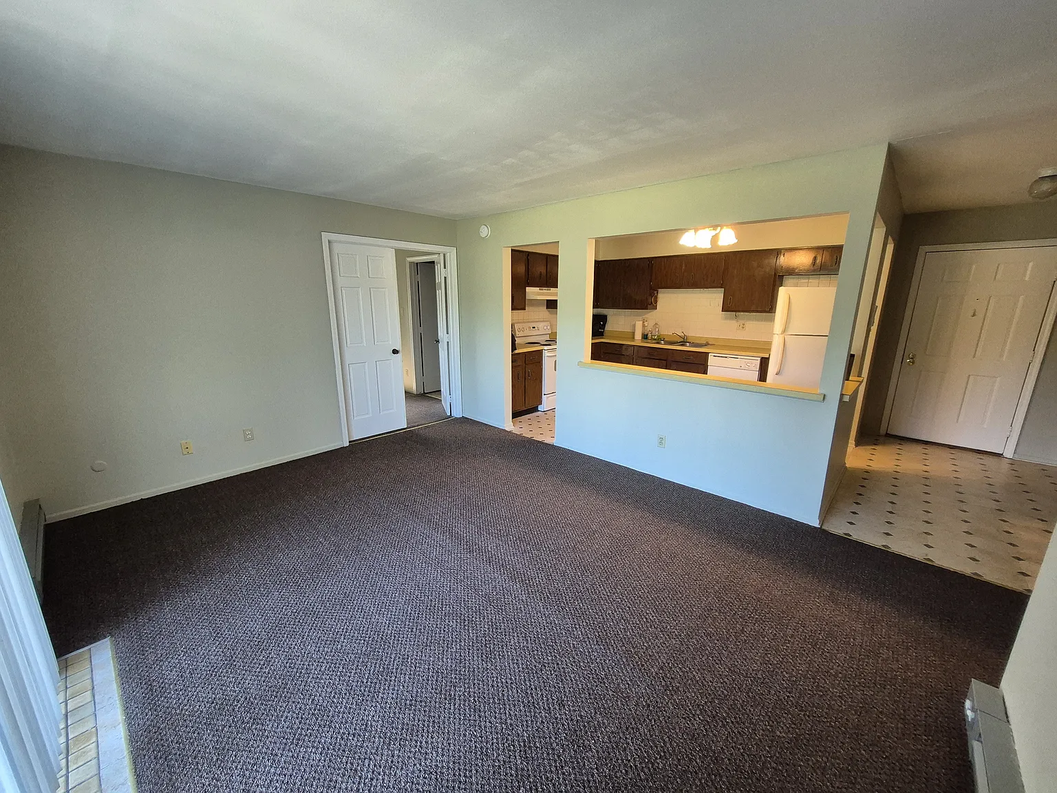 3 bed, 1100 sqft, $1,300 — Photo 2