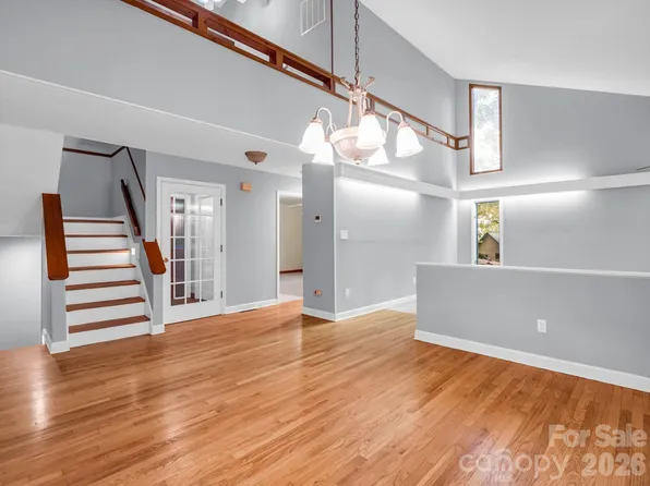 10 Chestnut Ridge Rd, Mills River, NC 28759