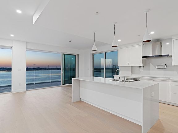 3rd image of 3611 S Flagler Dr APT 4