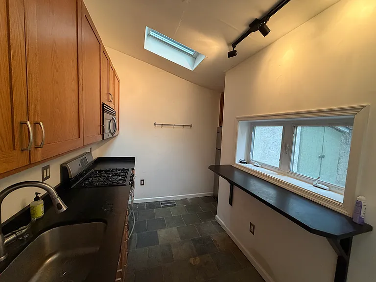 2143 E Sergeant St — Photo 4