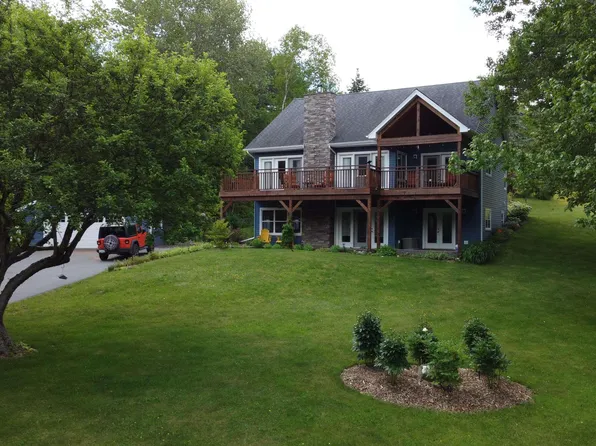 626 Montague Rd, Halifax, NS B2R 1T6