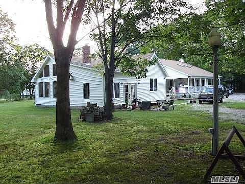 2nd image of 417 Wading River Rd