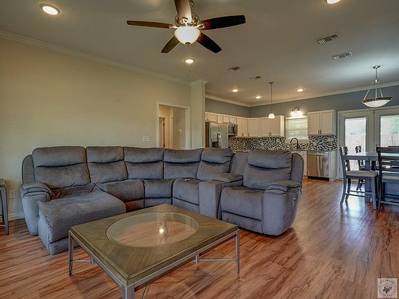 3rd image of 1008 Jordan Ln