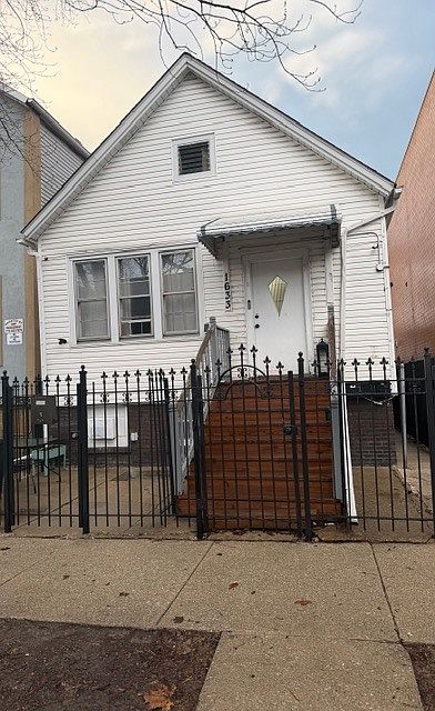 1st image of 1633 N Artesian Ave