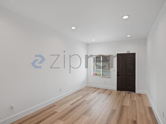 4th image of 1026 43rd St