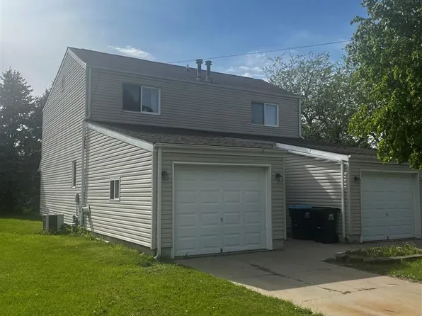 223/225 Swisher View Dr SW, Swisher, IA 52338