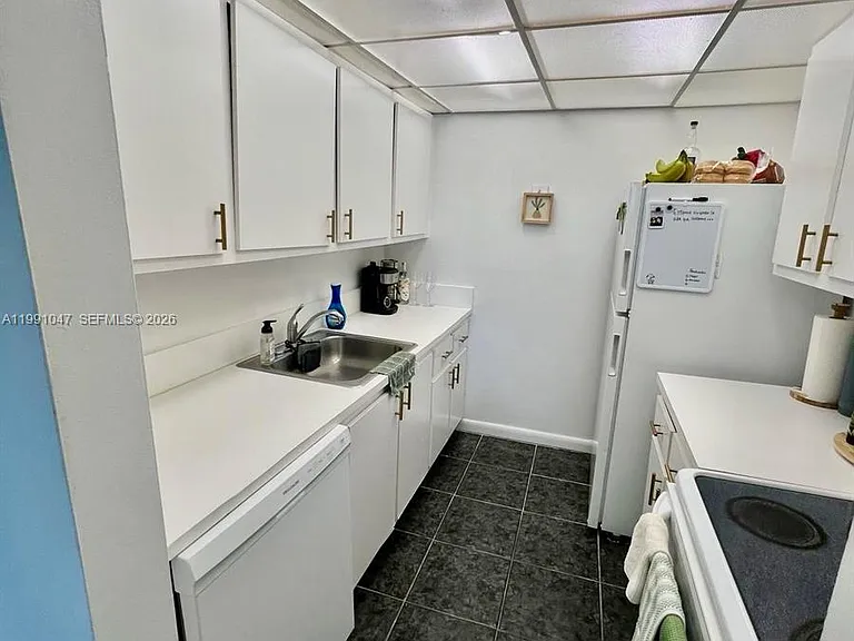 2350 NE 135th St #208 — Photo 4