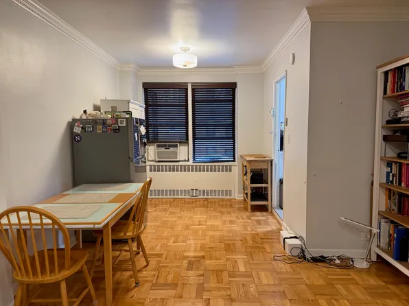 67-40 Yellowstone Boulevard image 3 of 12