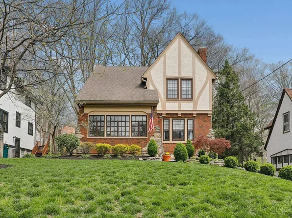 1122 Beverly Hill Dr, Cincinnati, OH 45208