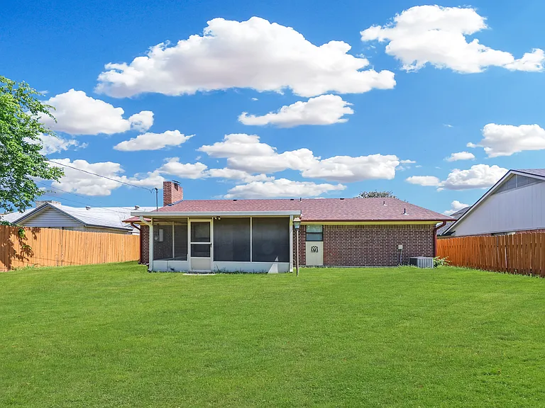 4716 Glass Mountain Dr — Photo 20