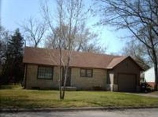 523 W 7th St, Chapman, KS 67431