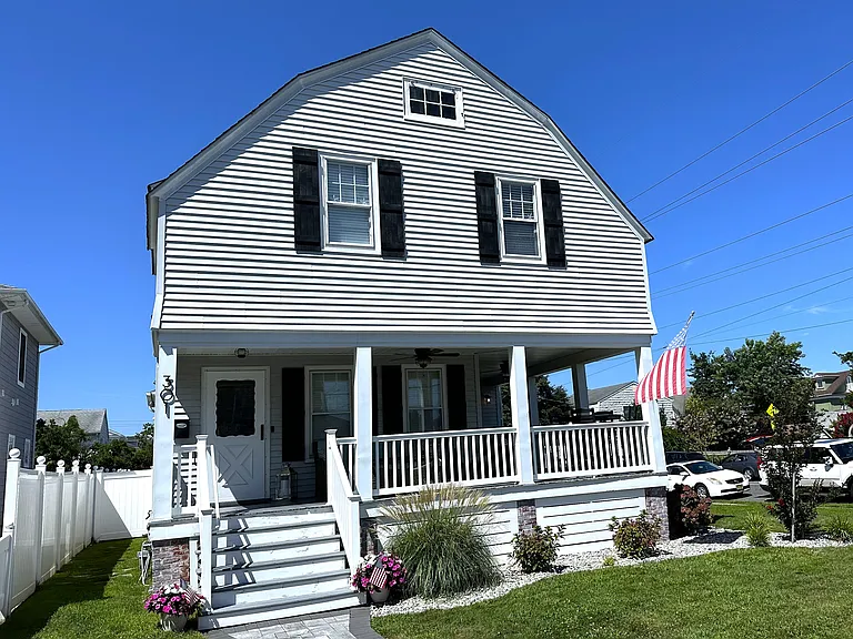 301 Atlantic Ave — Photo 2