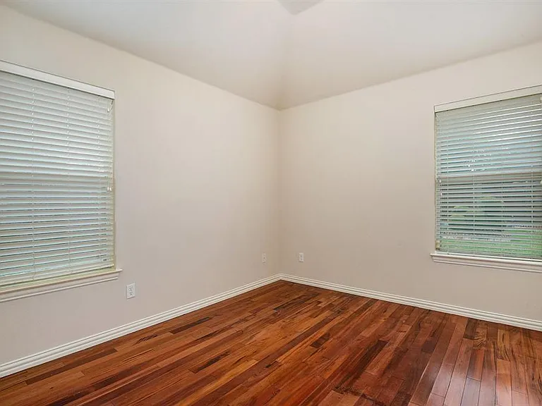 6925 Katherine Ct — Photo 26