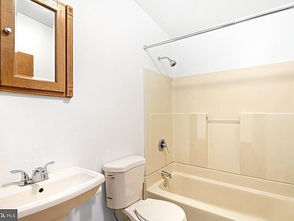 4th image of 4032 Powelton Ave