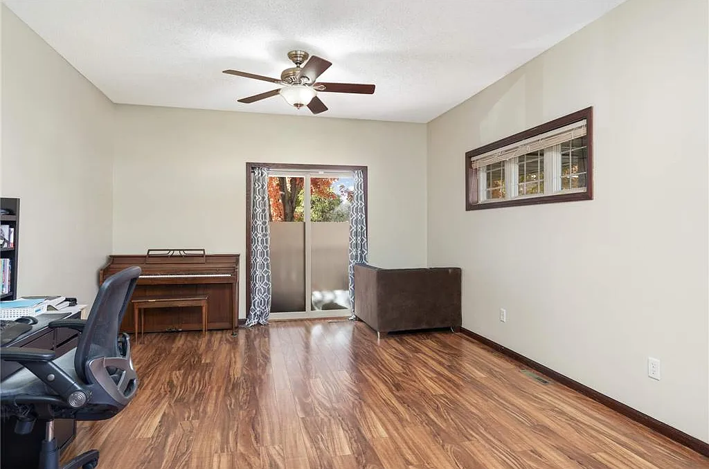 4 bed, 2180 sqft, $3,550 — Photo 3