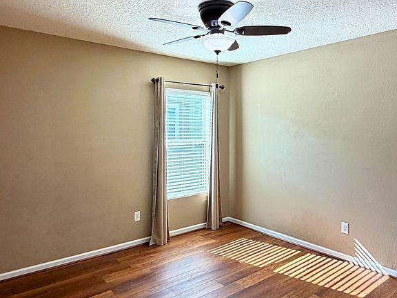 5th image of 227 Brooklet Cir