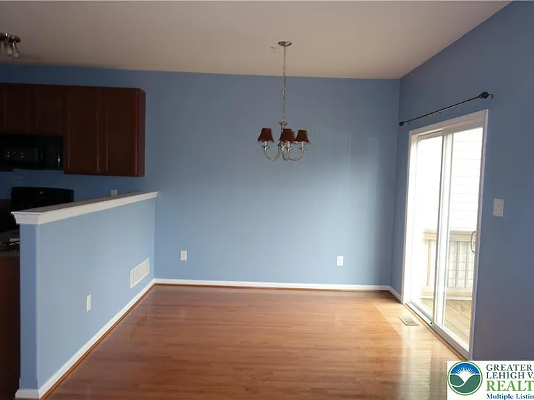 1033 King Way — Photo 7