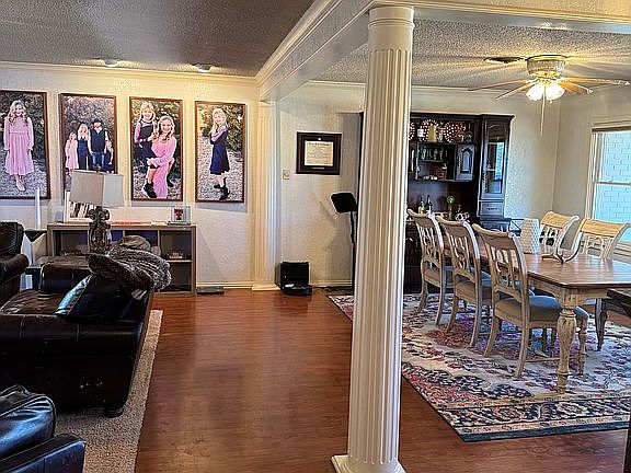 4th image of 1533 W Avenue C