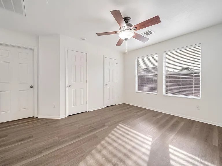 18439 Sunrise Oaks Ct — Photo 26