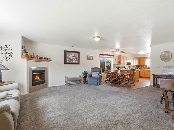 4th image of 294 Mountain View Ln