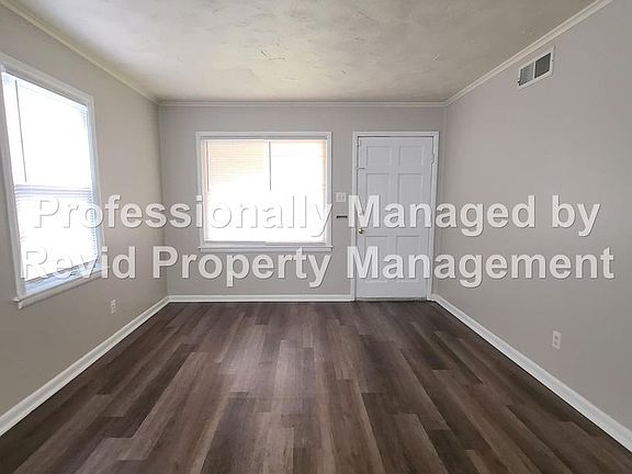 4th image of 744 Lester St