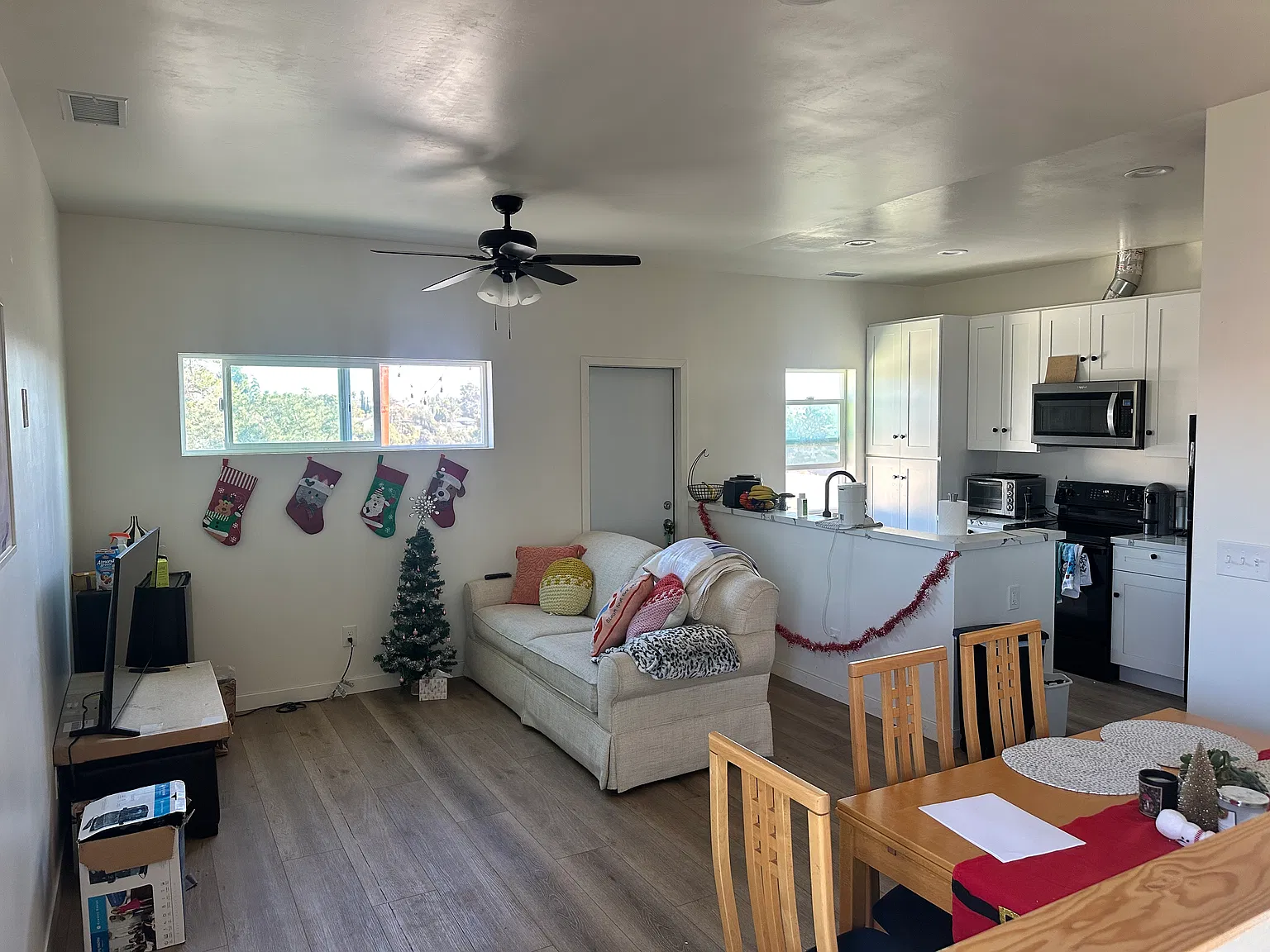 4 bed, 1200 sqft, $5,600 — Photo 2