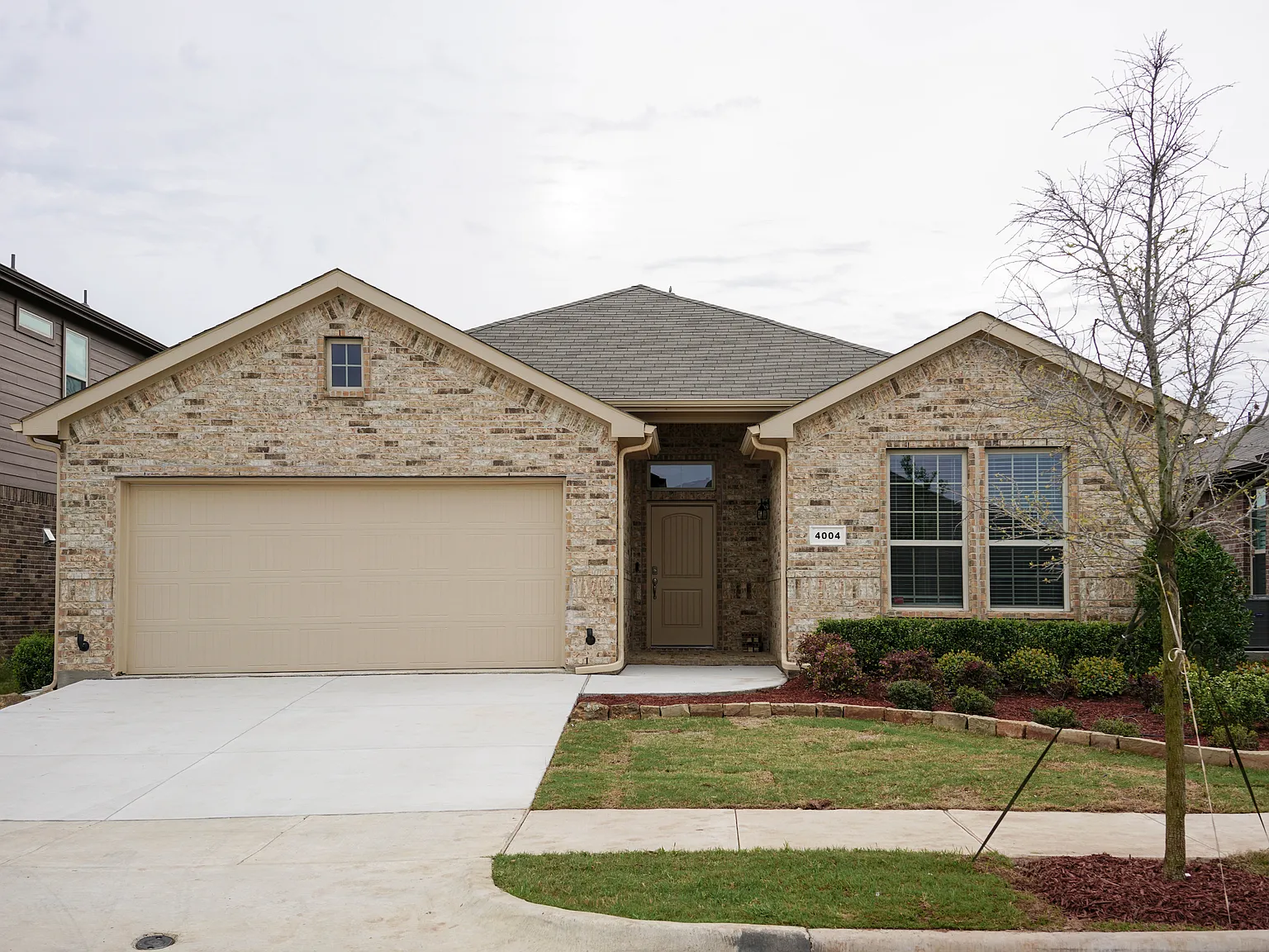 4 bed, 1820 sqft, $2,400 — Photo 2