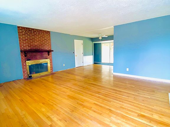 3rd image of 4519 Sterling Ave