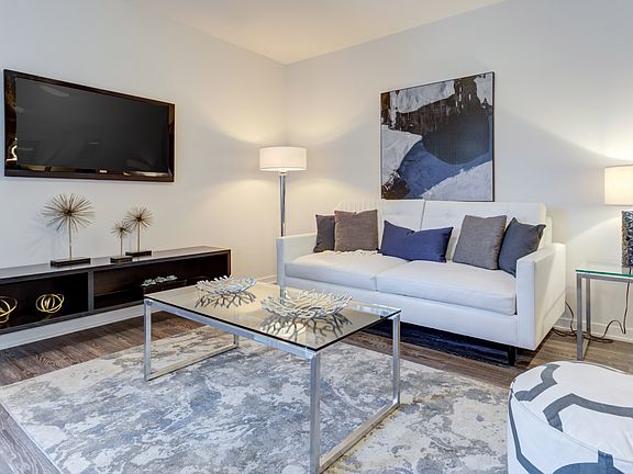 3rd image of 1325 N Wells St #508