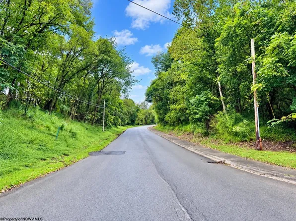 4 Oregon Ave, Fairmont, WV 26554