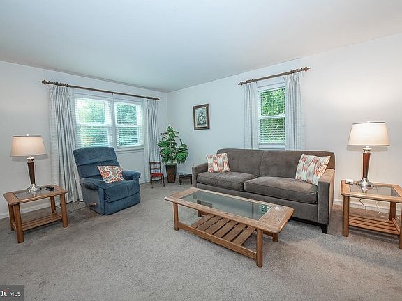 4th image of 941 Mansion Ave