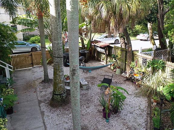 5th image of 809 10th Ave N