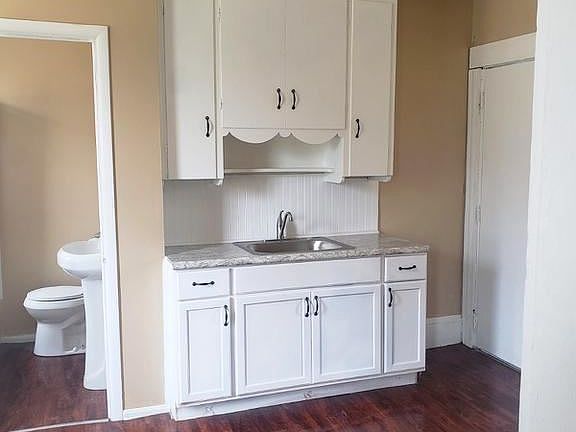5th image of 2877 Ambler Ave APT 2