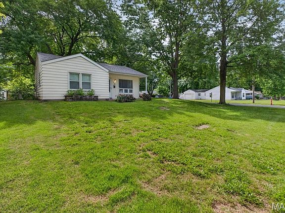 4th image of 260 Brackleigh Ln